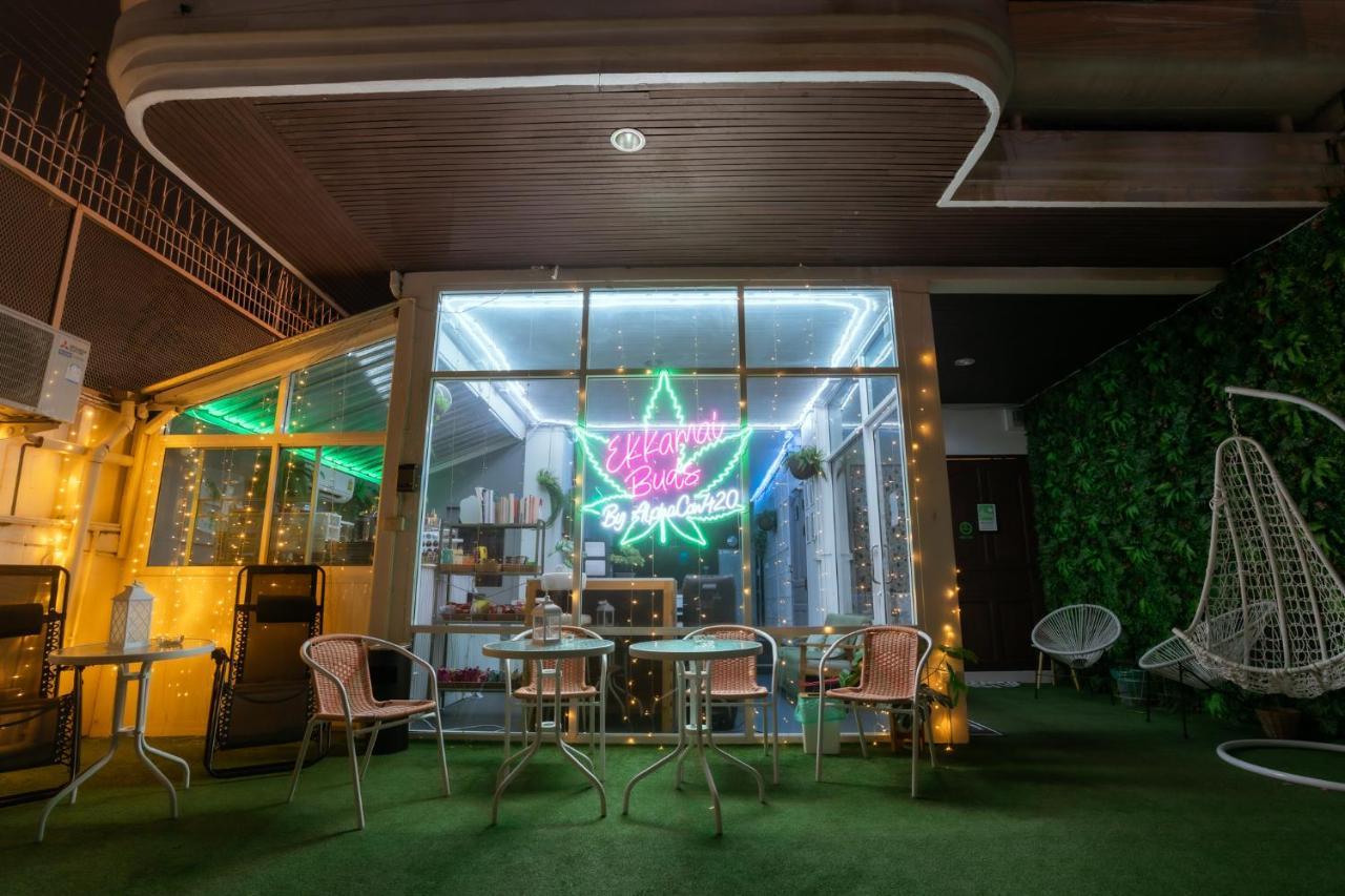 420 Hostel - Ekkamai Buds & Beds Бангкок Екстер'єр фото
