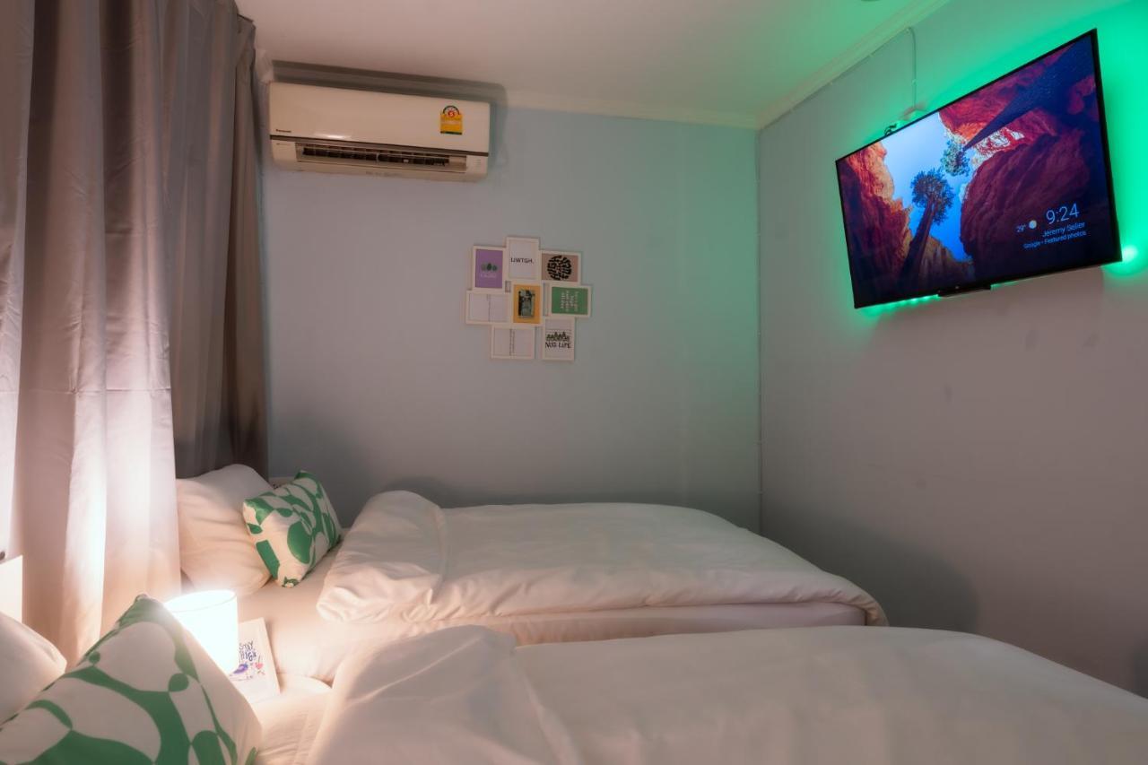 420 Hostel - Ekkamai Buds & Beds Бангкок Екстер'єр фото