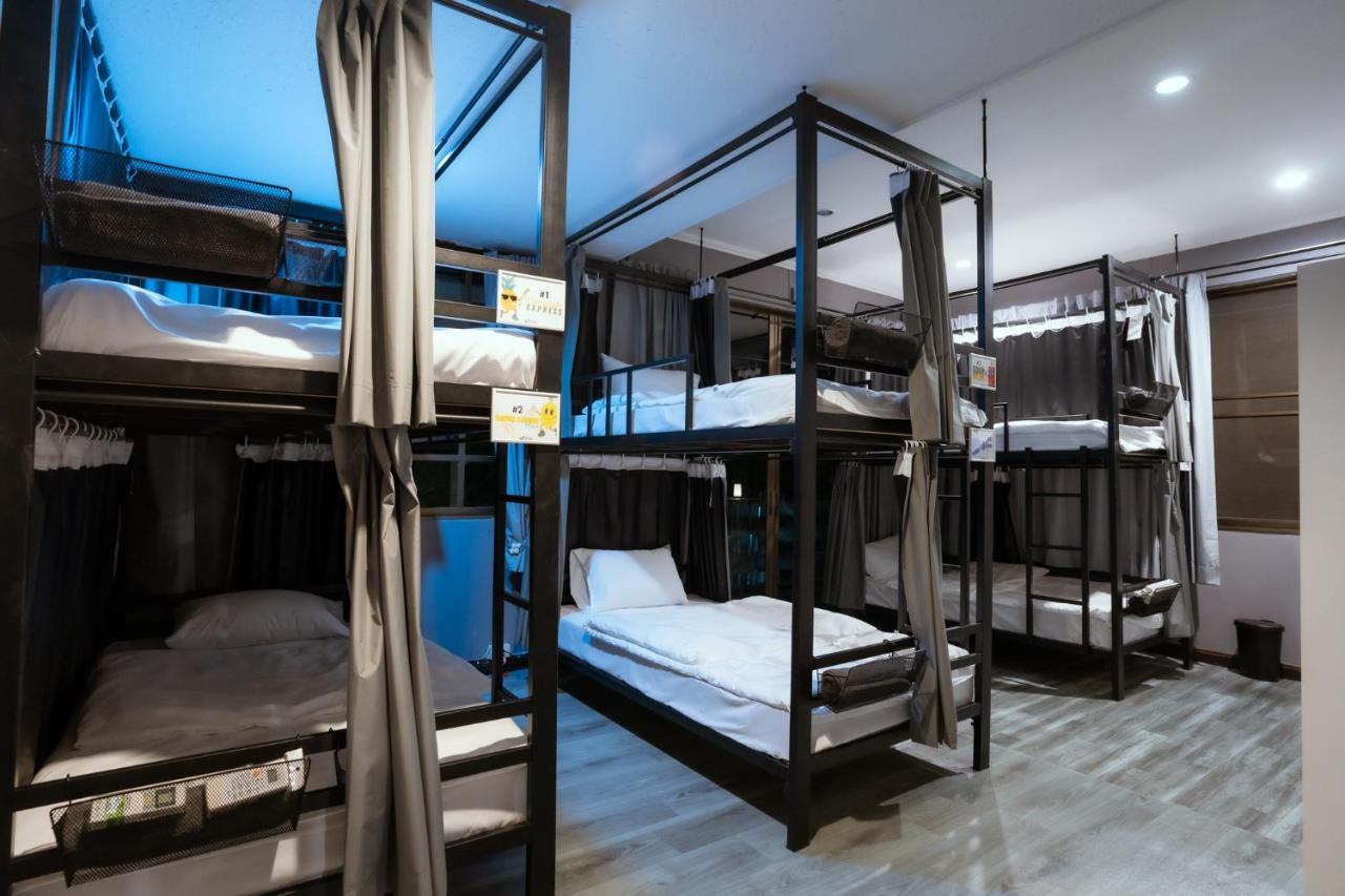 420 Hostel - Ekkamai Buds & Beds Бангкок Екстер'єр фото