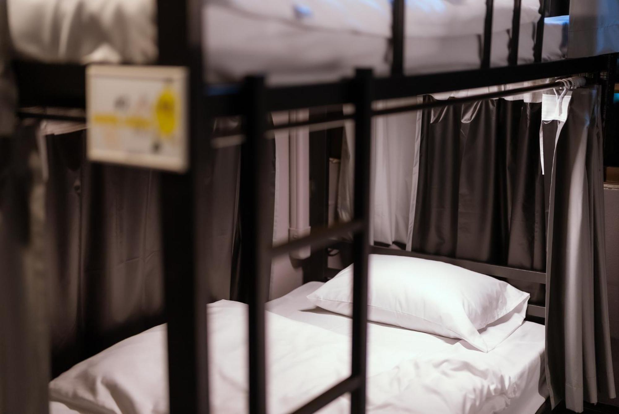 420 Hostel - Ekkamai Buds & Beds Бангкок Екстер'єр фото