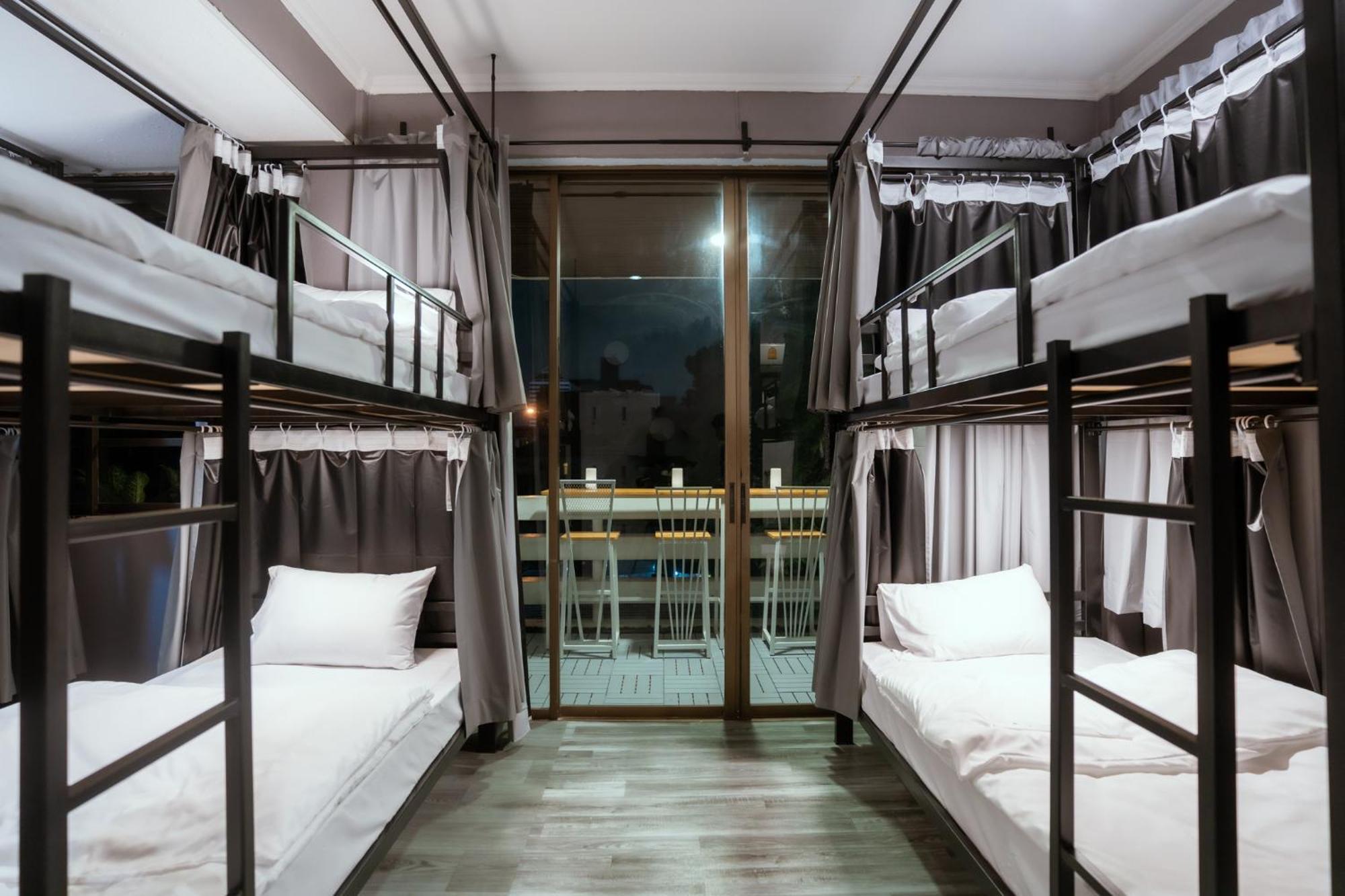 420 Hostel - Ekkamai Buds & Beds Бангкок Екстер'єр фото