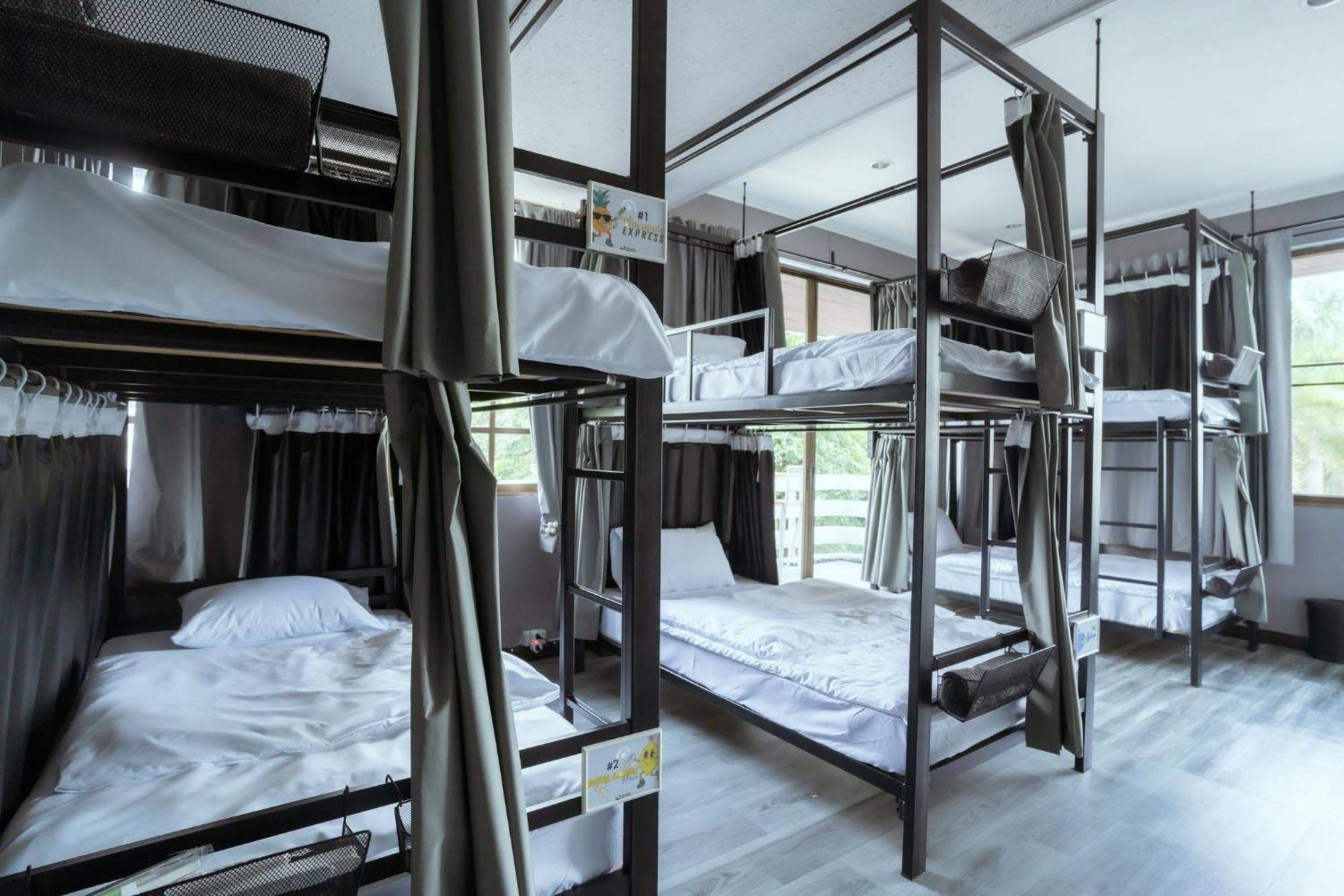 420 Hostel - Ekkamai Buds & Beds Бангкок Екстер'єр фото