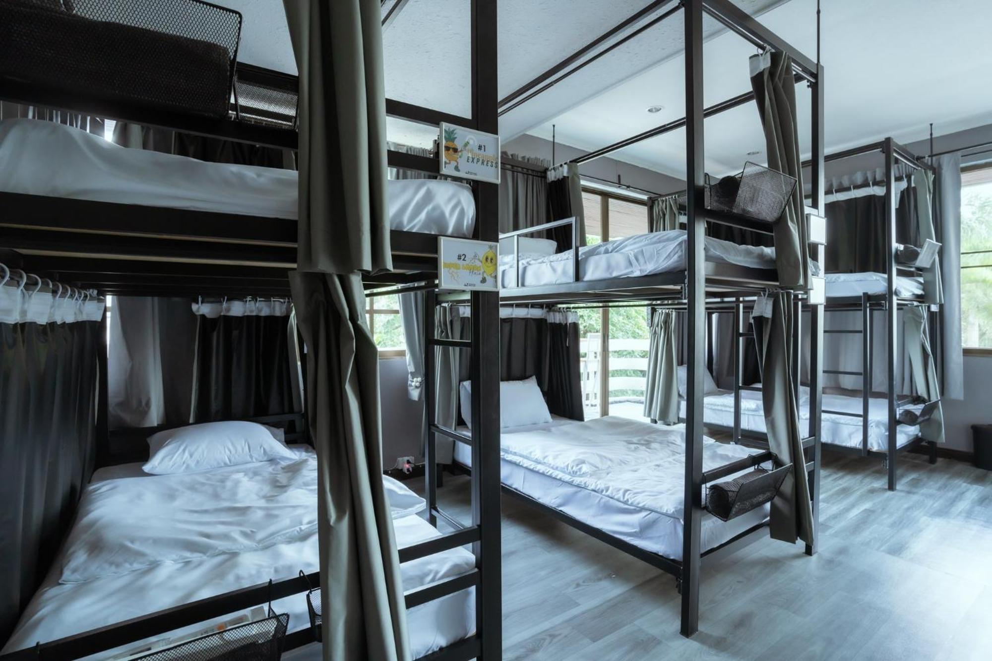 420 Hostel - Ekkamai Buds & Beds Бангкок Екстер'єр фото