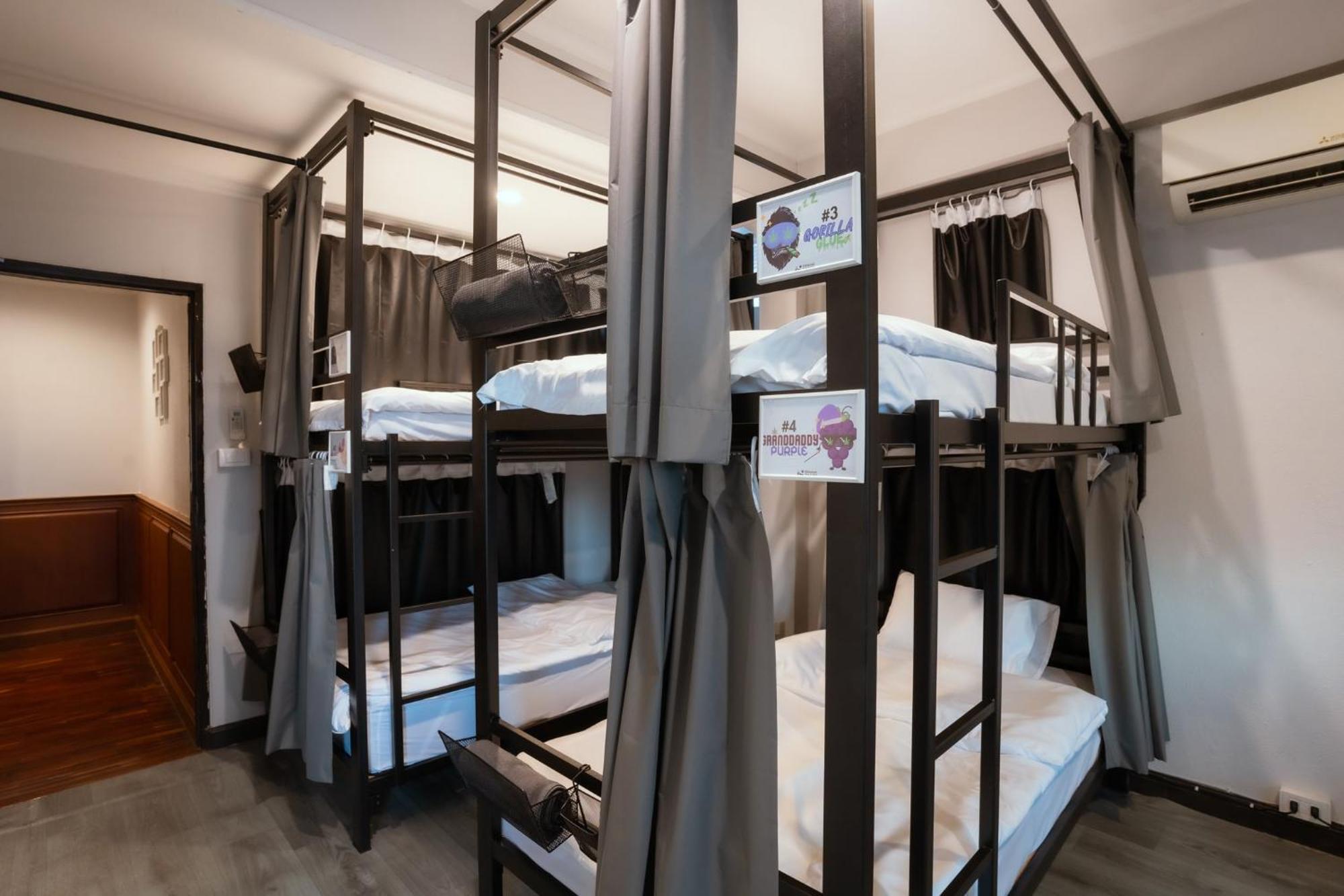 420 Hostel - Ekkamai Buds & Beds Бангкок Екстер'єр фото