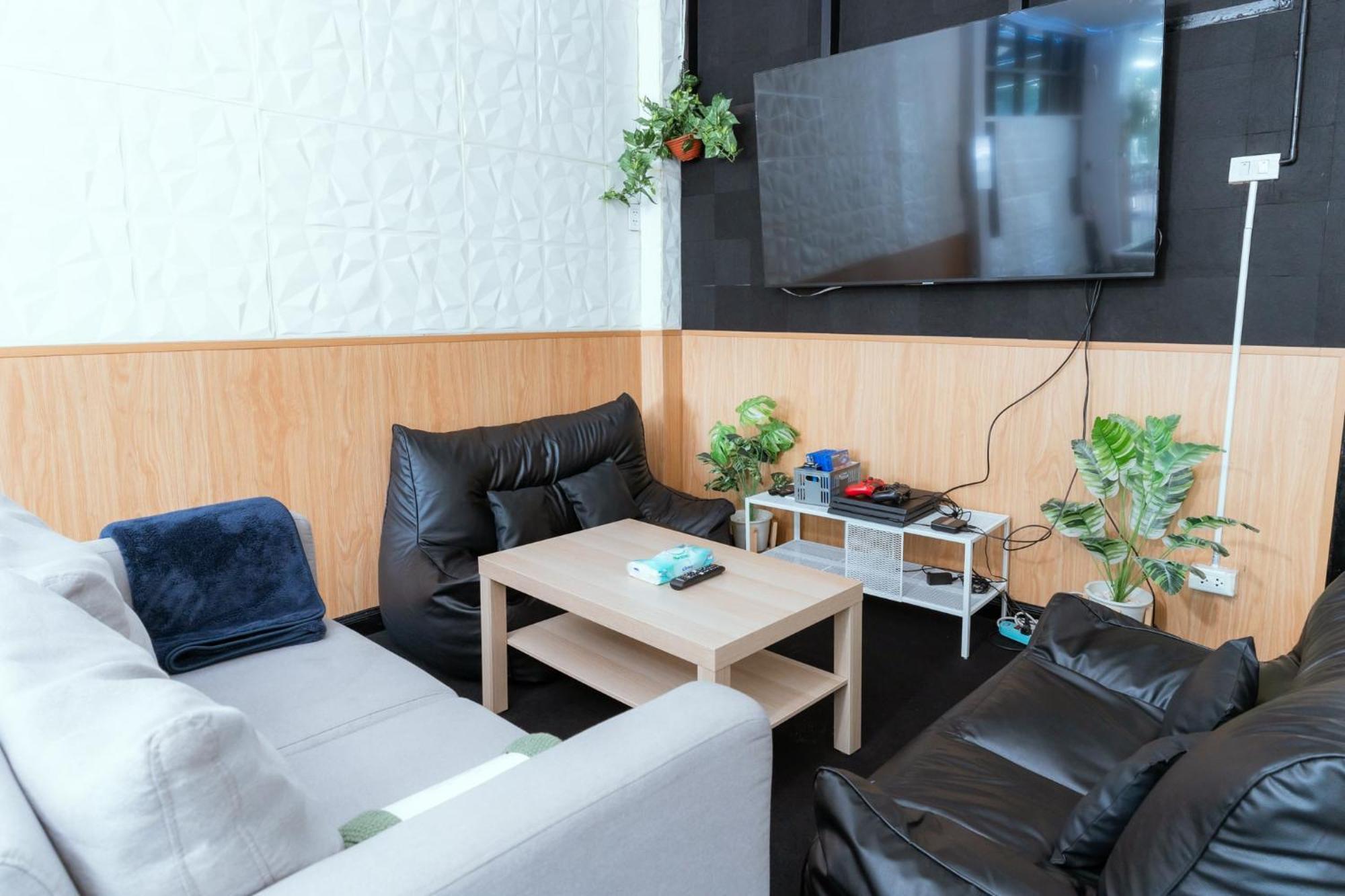 420 Hostel - Ekkamai Buds & Beds Бангкок Екстер'єр фото